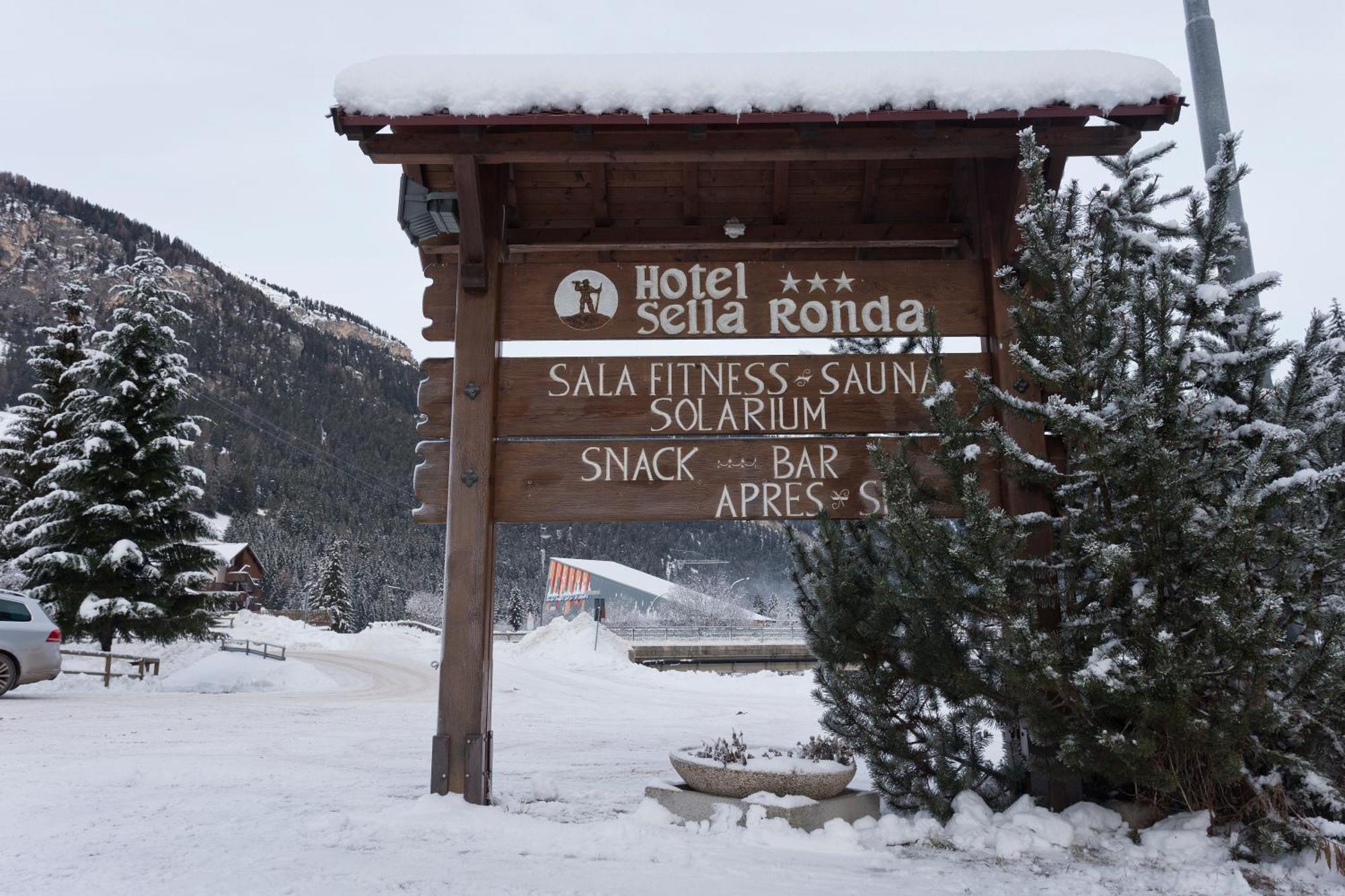 Hotel Sella Ronda Serenella Campitello di Fassa Exterior foto